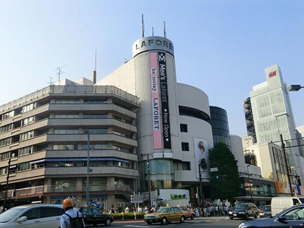 Shopping centre. Laforet Harajuku to 480m