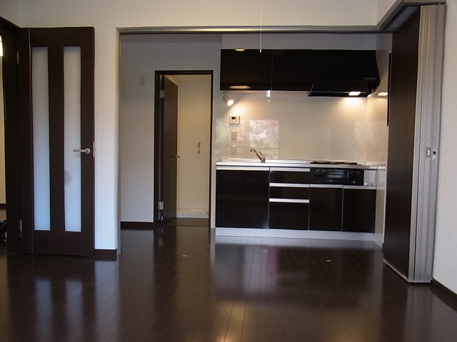 Living and room. 1 floor 1 household, I can life not care about the neighbor's on the top floor!