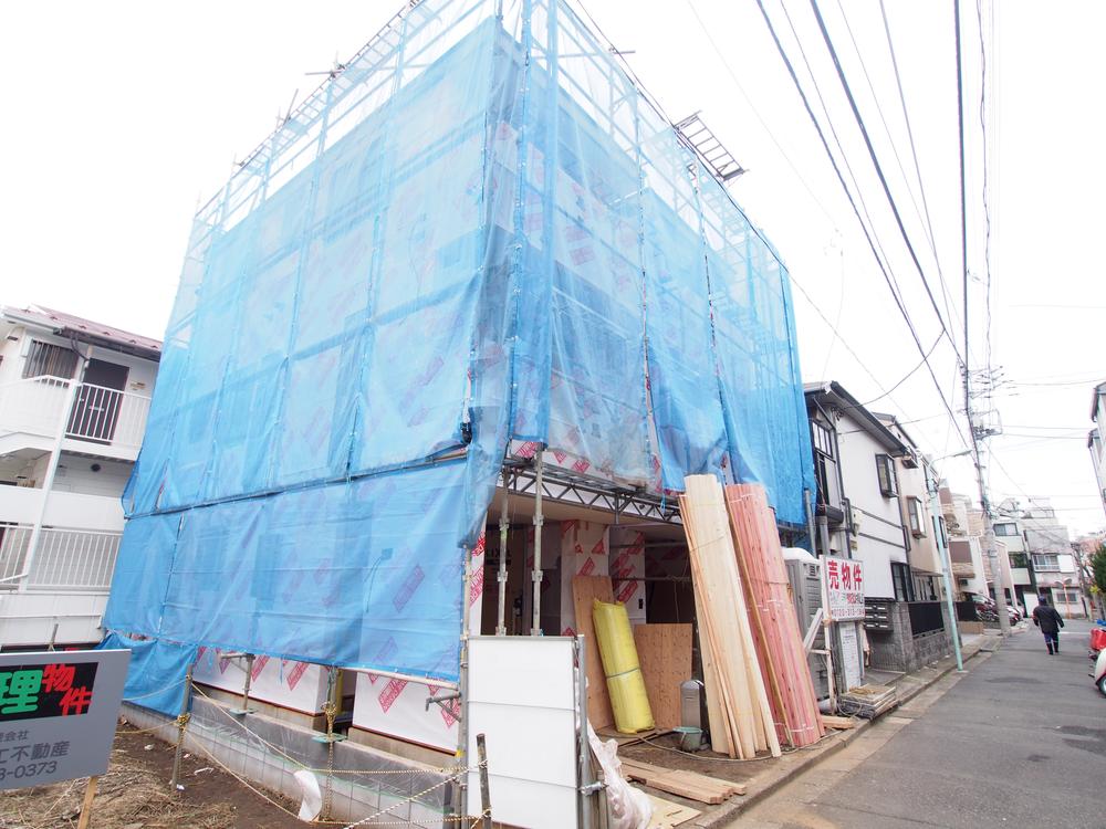 Local appearance photo. Local (12 May 2013) Shooting