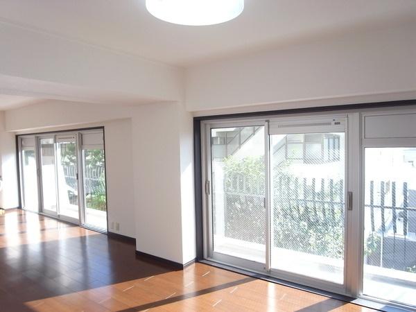 Living. Hidekazu Sangubashi Residence