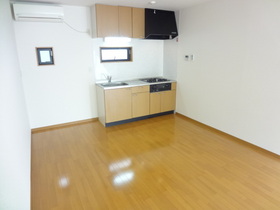 Kitchen. 3-neck gas stove
