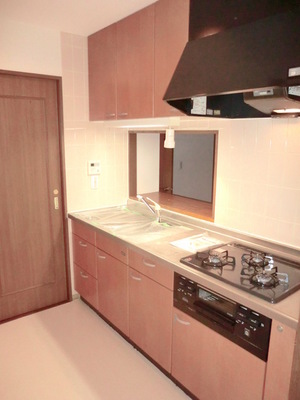 Kitchen. 3-neck gas system kitchen with grill Counter type of fashion