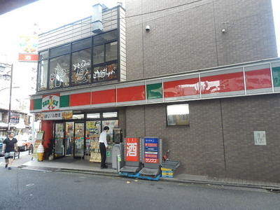 Convenience store. 20m to Sunkus (convenience store)