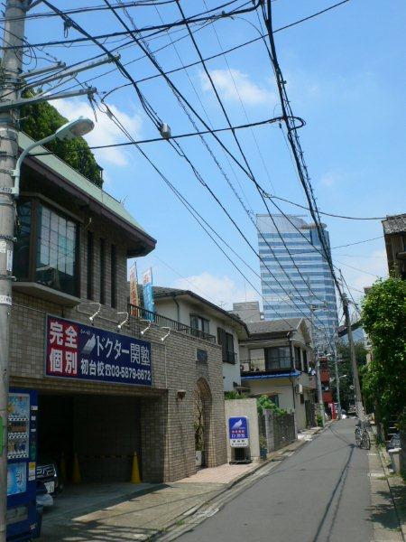 Building appearance. Hatsudai located in a quiet residential area coming out of the south exit