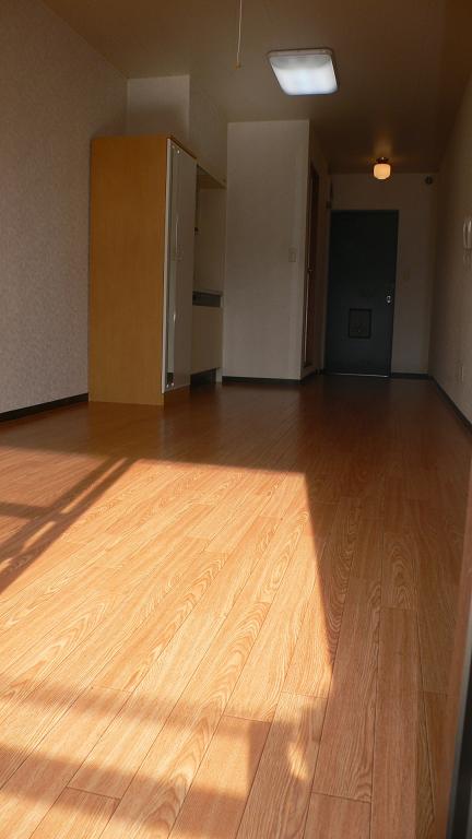 Living and room. For those who want to posture a little office