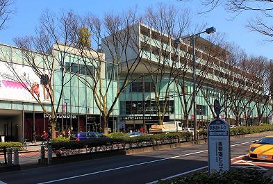 Shopping centre. 280m to Omotesando Hills (shopping center)