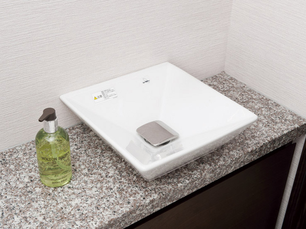 Toilet.  [Hand wash counter] It is in the toilet was installed the rich hand washing counter also interior of.