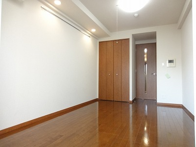 Living and room. Day good rooms
