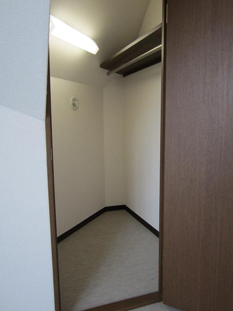Receipt. Walk-in closet
