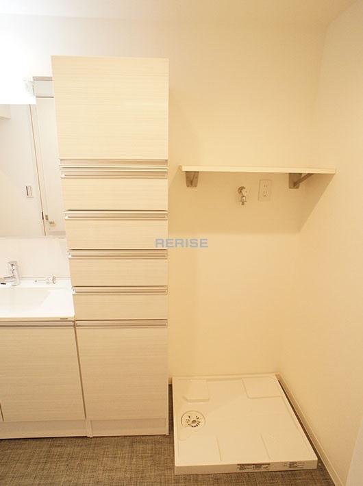 Wash basin, toilet. Enhancement also linen cabinet