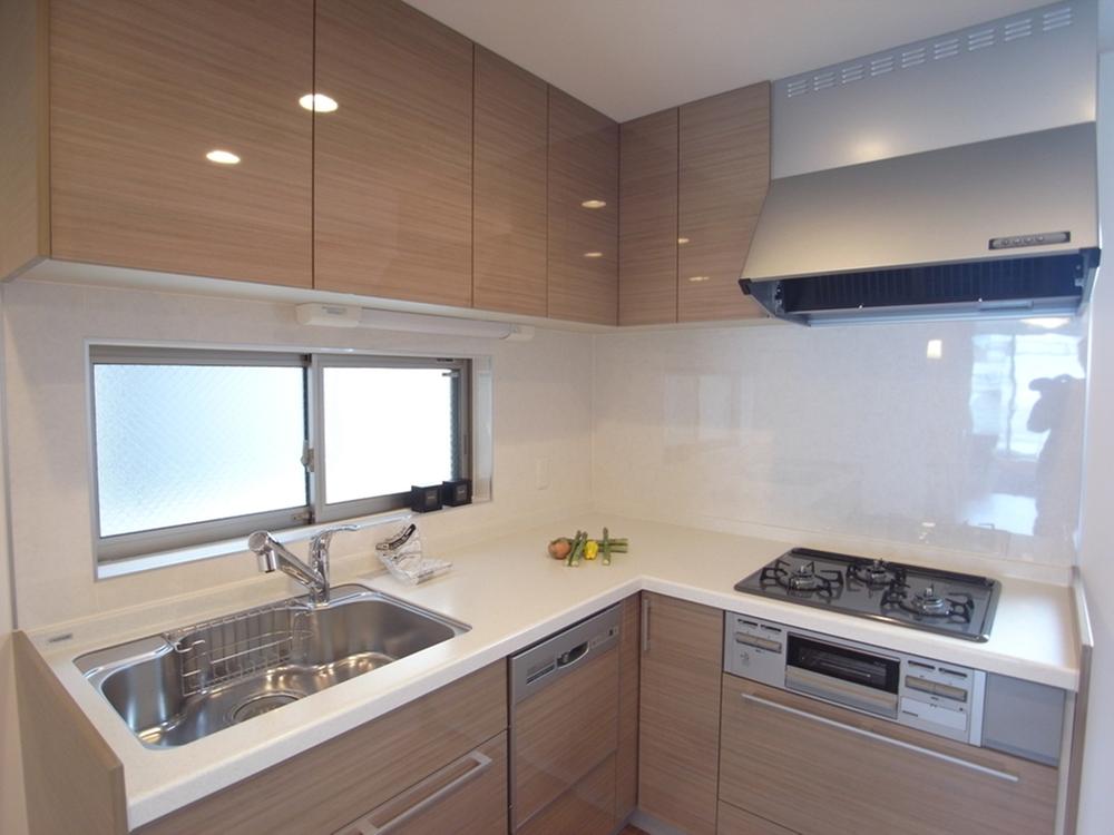 Kitchen. Indoor (12 May 2013) Shooting