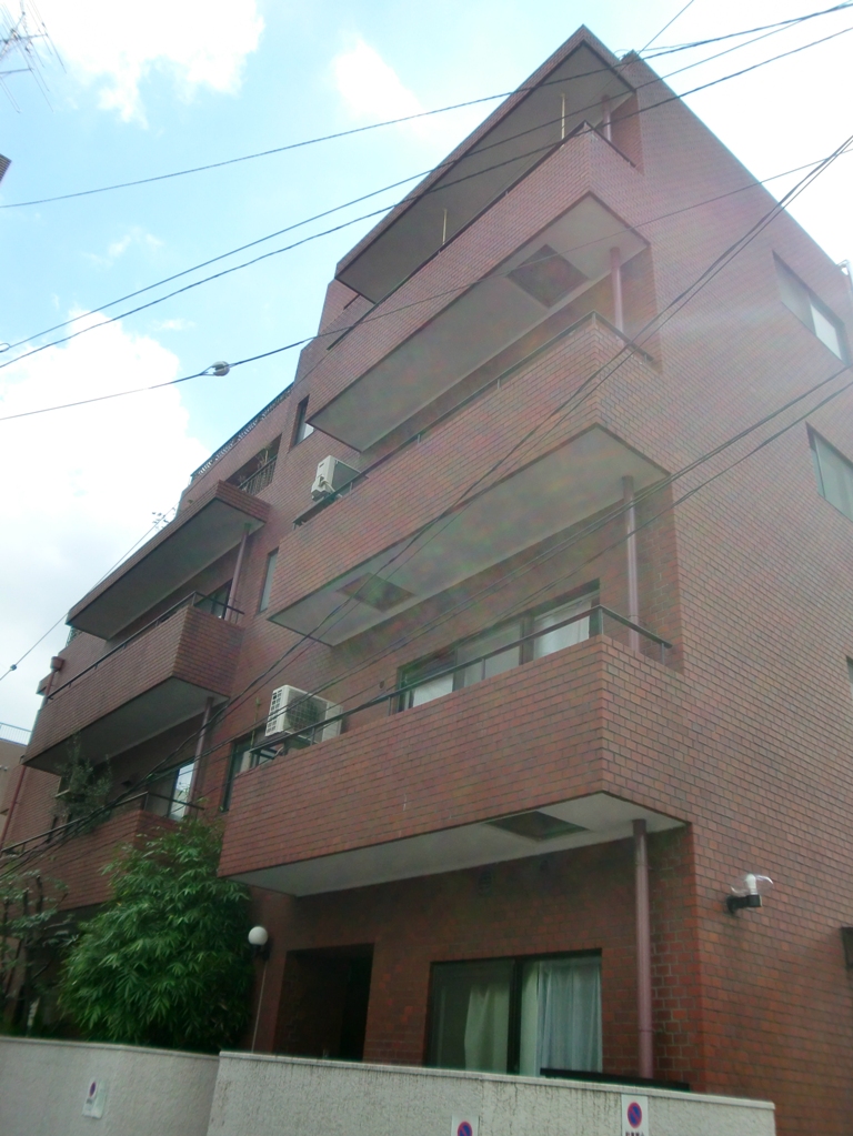 Living and room. ◆ appearance