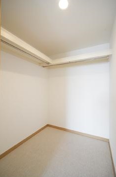 Receipt. Walk-in closet
