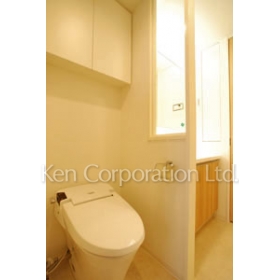 Toilet. Shooting a room at the 15th floor of the same type. Specifications may be different.