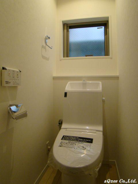 Toilet. Indoor (11 May 2013) Shooting