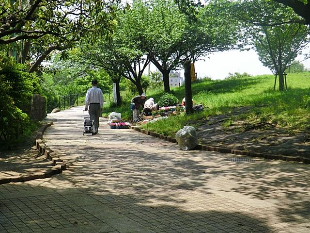 park. 750m until Saigoyama park