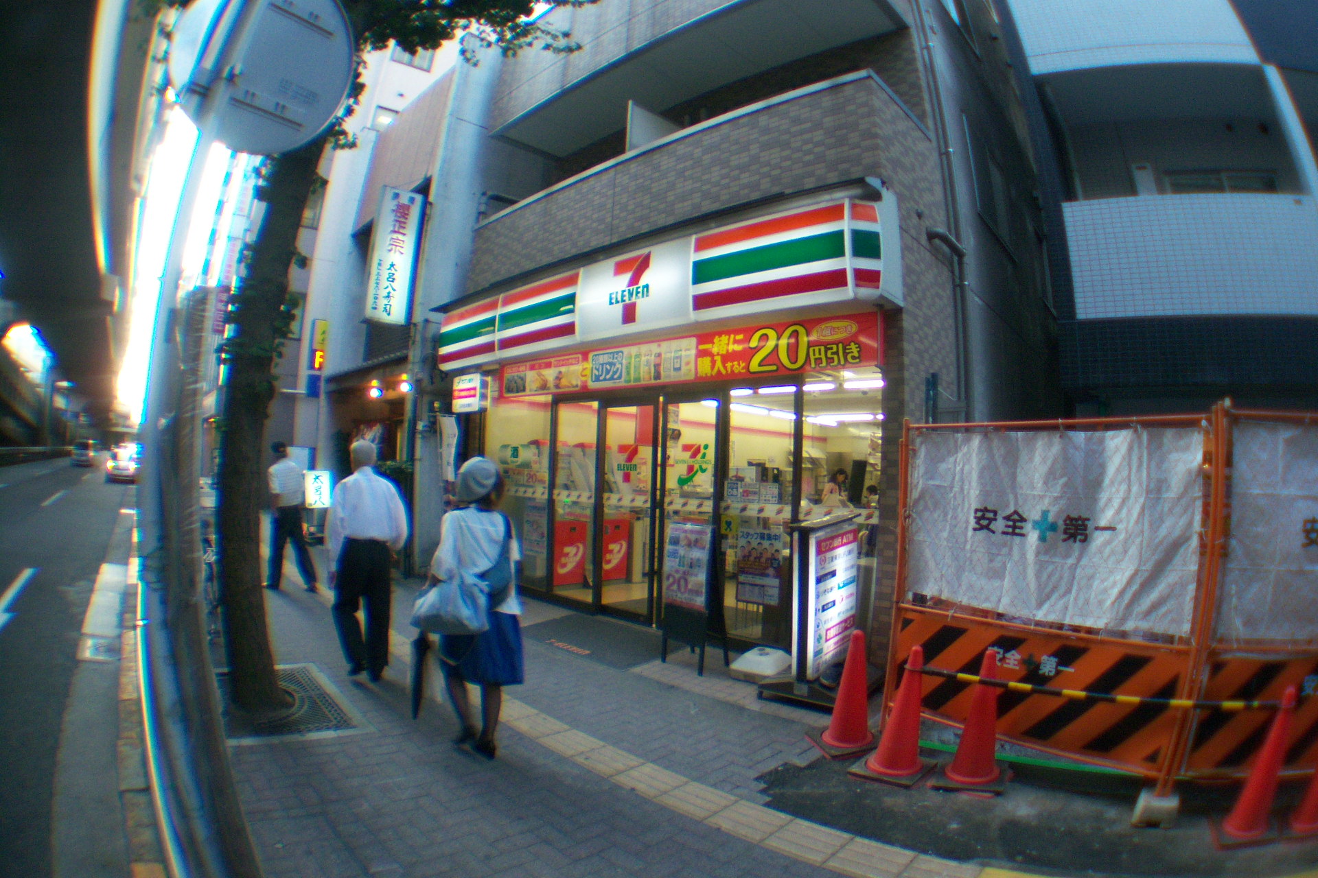 Convenience store. 129m to Seven-Eleven (convenience store)