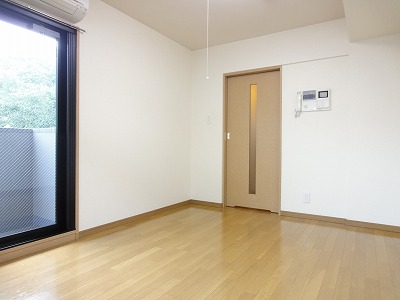 Other room space. A bright room!