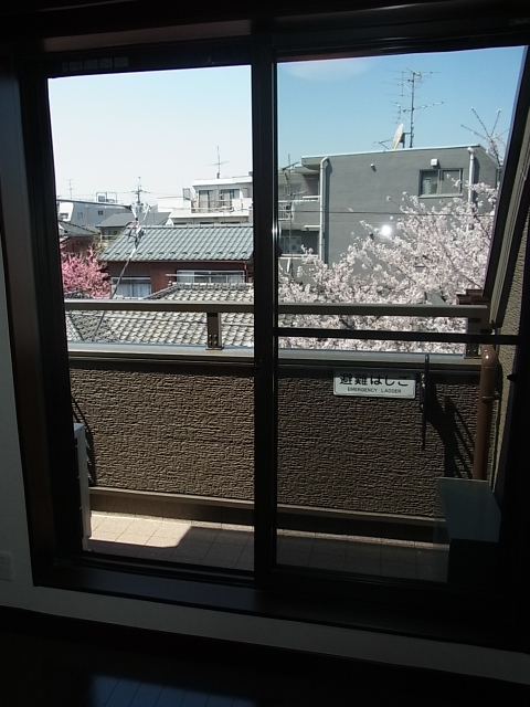 Balcony. ◇ ◆ It is north-facing and missing east-west surface is relatively bright ◇ ◆ 