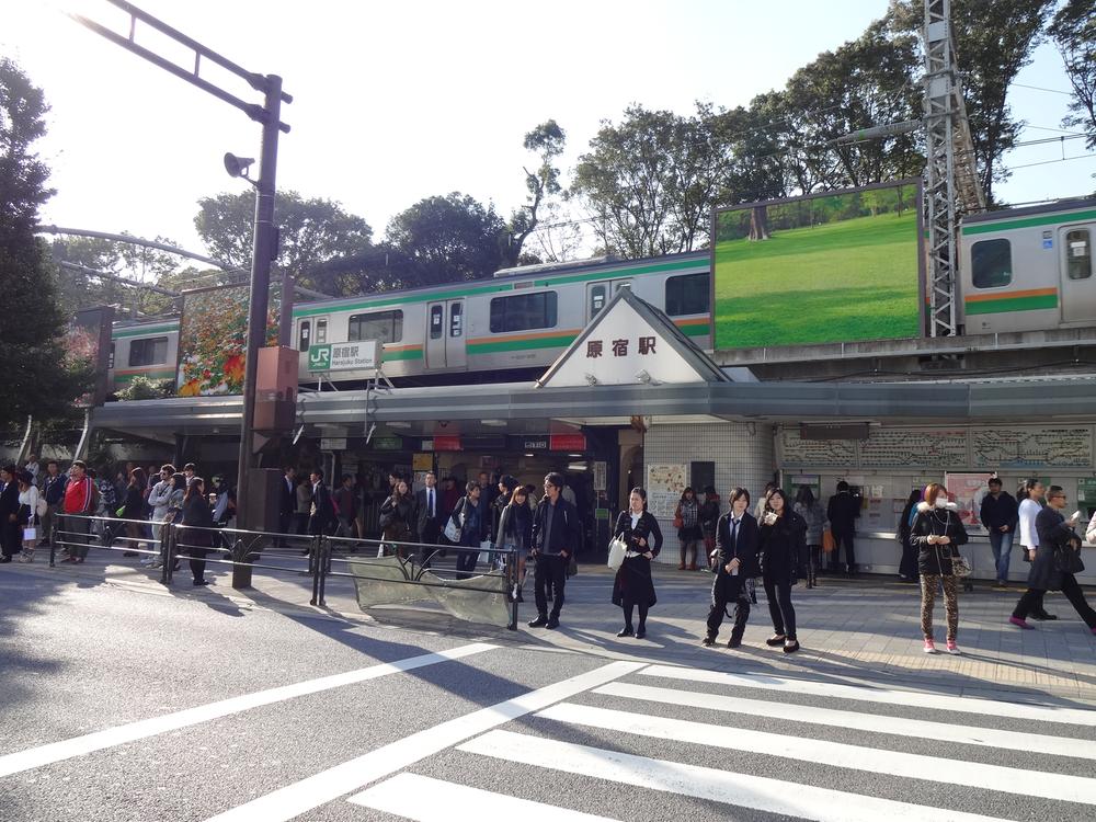 station. Harajuku until 1200m hottest town Harajuku now! Is also a walk course a place like this. But it is convenient me walking distance but Yamanote Line ~ ! 