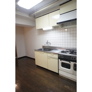 Kitchen. Kitchen (3 burners gas stove)
