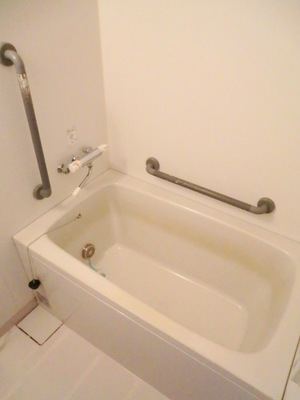 Bath. Bathroom with a unified calm in white