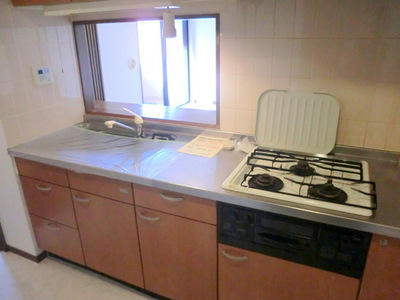 Kitchen. 3-neck gas system kitchen with grill Counter type of fashion