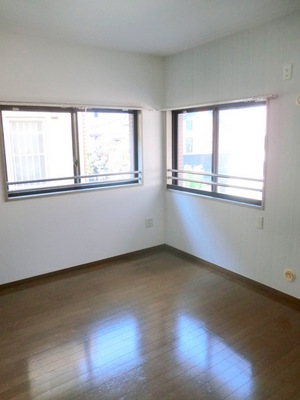 Living and room. Private room of 6 quires flooring