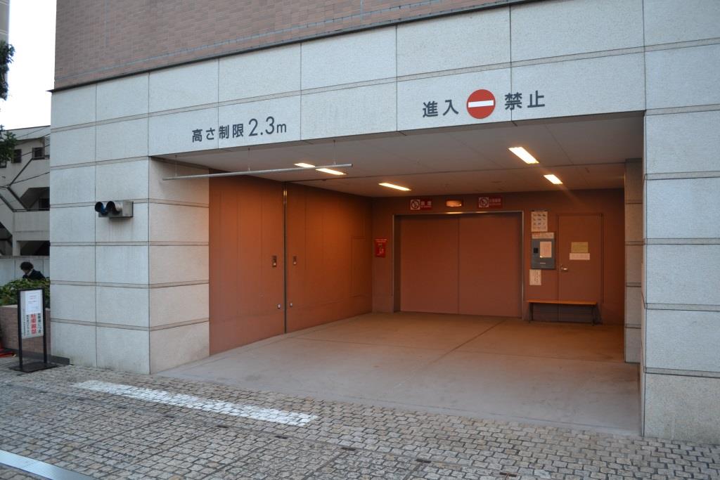 Parking lot. You can access from the back entrance to the parking lot.