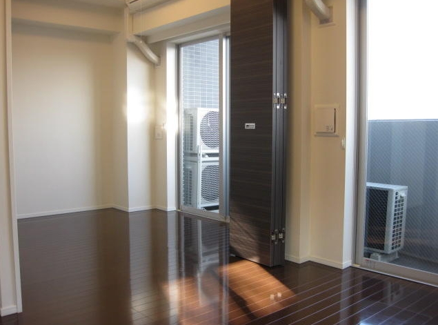 Living and room. Bright corner dwelling unit