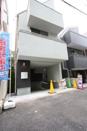 Local appearance photo. It is a little quiet road of traffic!