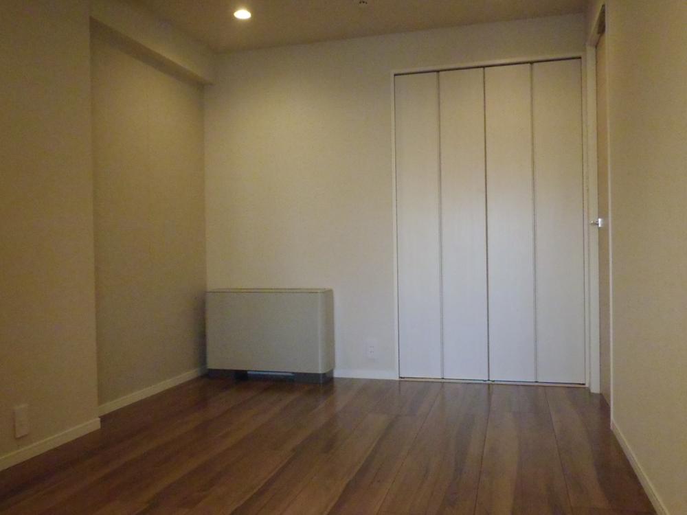 Non-living room. Closet with Western-style