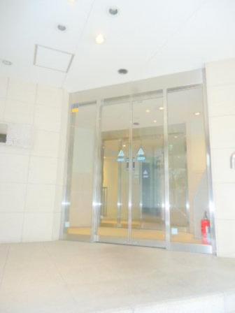 Entrance. Feeling of luxury entrance
