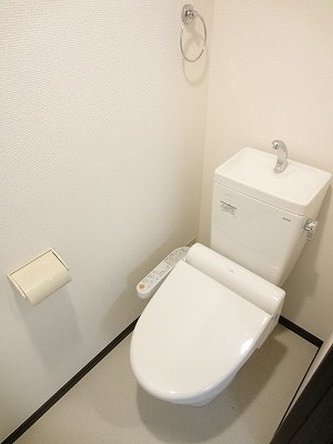 Toilet. Washlet equipped!