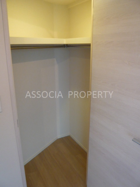 Receipt. Walk-in closet