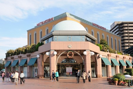 Shopping centre. 790m to Mitsukoshi Ebisu (shopping center)
