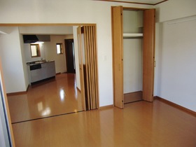Living and room. Spacious 7.4 Pledge of Western-style