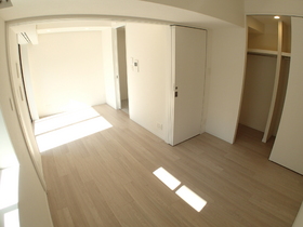 Living and room. 4.8 Pledge of living room with floor heating