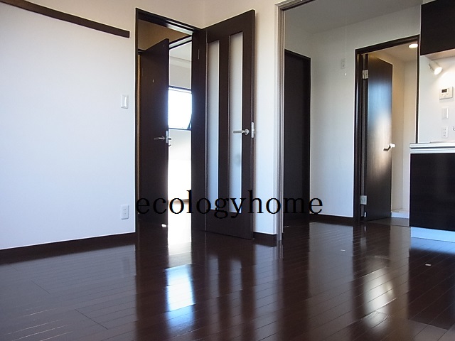 Living and room. ■ Living dining 9.5 Pledge ■