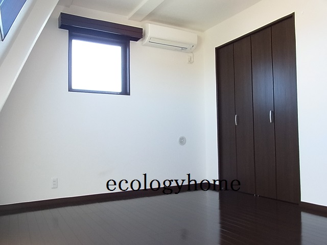 Living and room. ■ All flooring ■