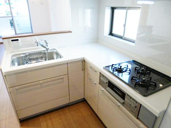 Same specifications photo (kitchen). Kitchen construction cases