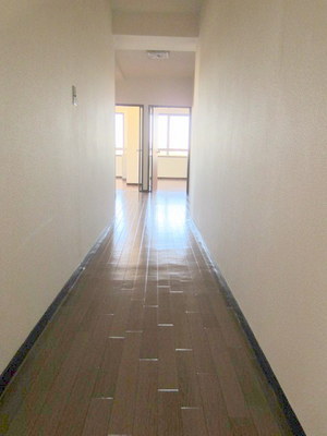 Other. Wide corridor to feel the depth