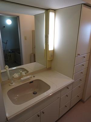 Washroom. ☆ . Spacious washroom. ☆