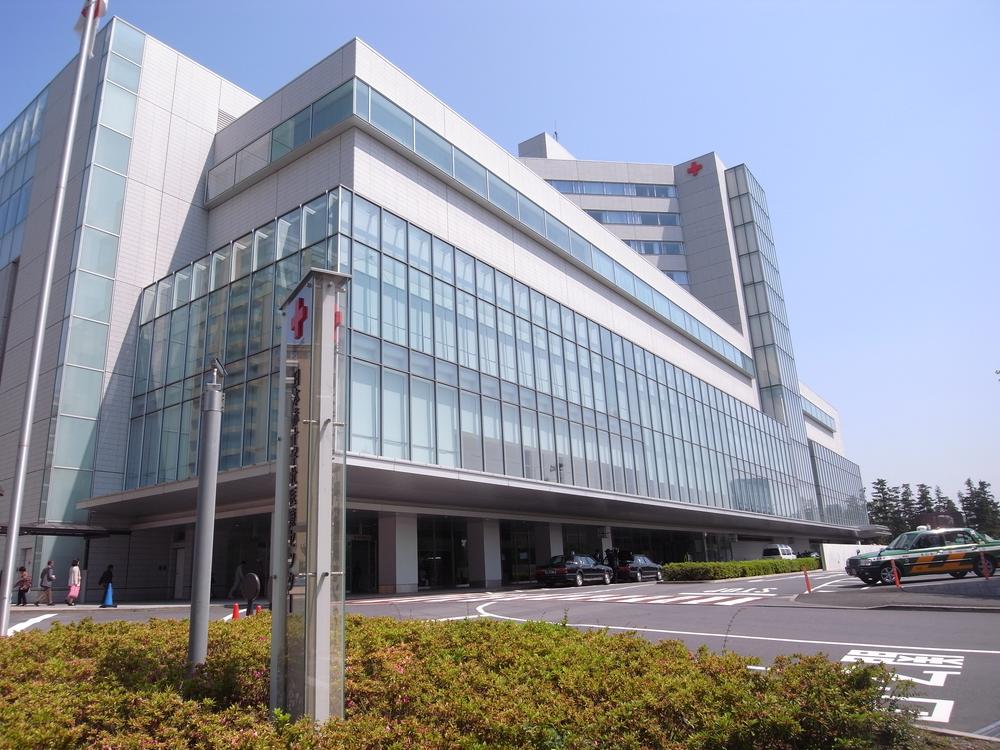 Hospital. 411m to the Japanese Red Cross Medical Center