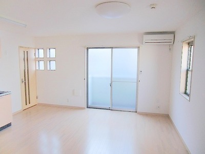 Living and room. Because the corner room bright LDK
