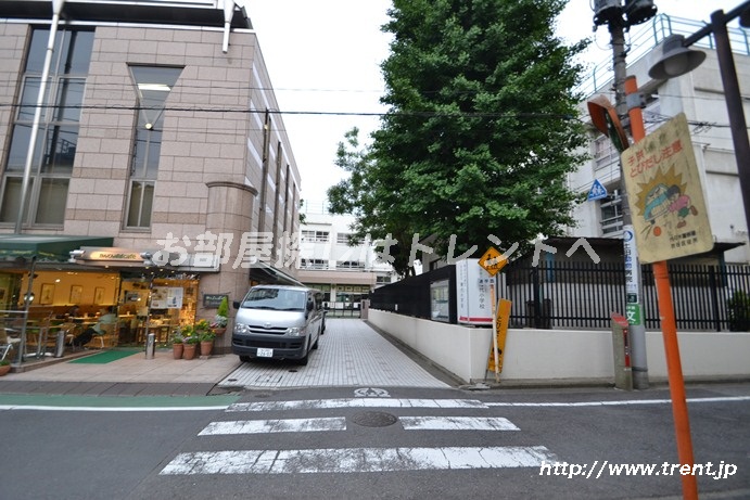 Primary school. 345m to Shibuya Ward Hatashiro elementary school (elementary school)