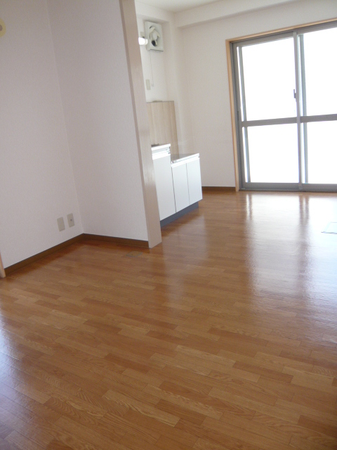 Living and room. ☆ Exterior ・ It is very beautiful in the renewal already in the interior both ・ ・ ☆