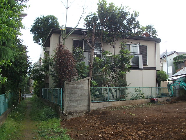 Building appearance. In front of the vacant lot, Ready-built house was situated