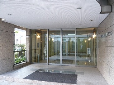 Entrance. Management system of common areas ・ Security aspects also worry