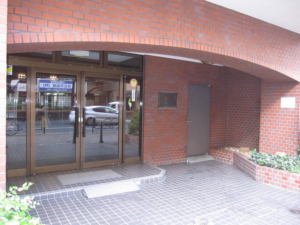 Entrance. Common areas